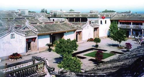 　　潮汕镬耳端山墙（来源：《广东印记》第五册）