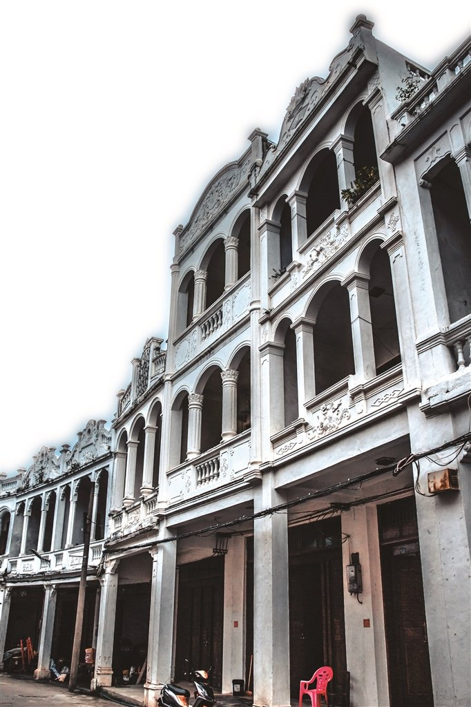 资料图：部分完成立面改造的铺前老街骑楼。