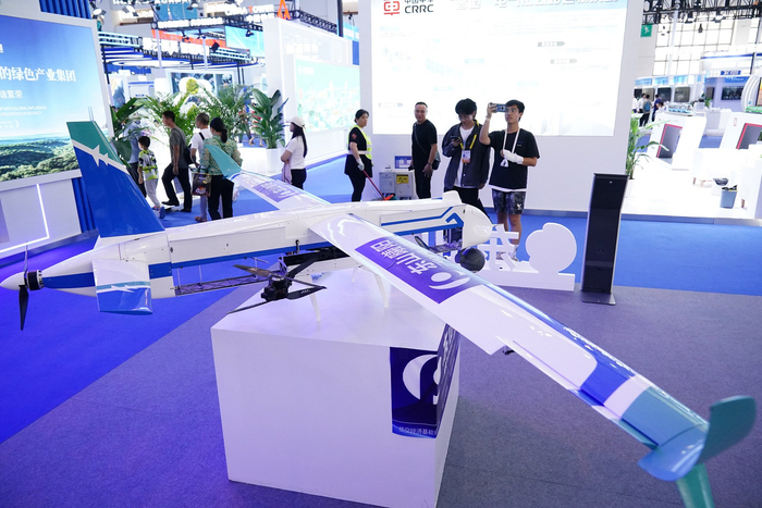第8届南博会低空经济和空天产业板块吸引参观者