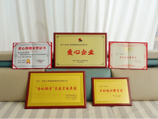 　　云端“村口小店老板娘”，用真诚与低价赢得信任