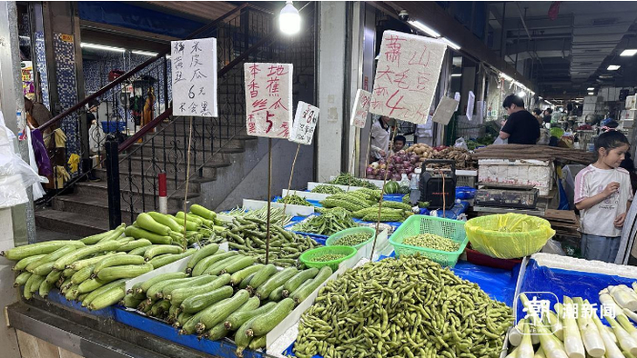 杭州农贸市场菜价普遍上涨。记者 张源 摄