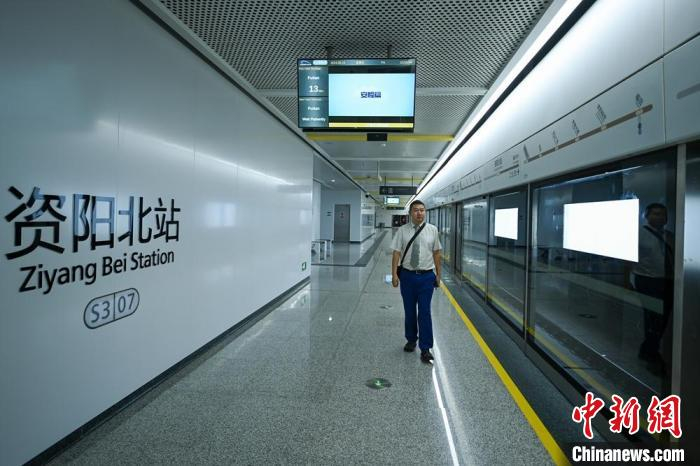 轨道交通资阳线地下车站资阳北站，其上方就是资阳北高铁站。记者 刘忠俊摄