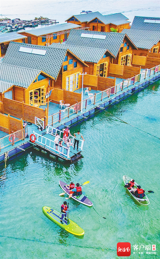资料图：游客在入住疍家民宿的同时，可以体验桨板等水上运动。海南日报记者 王程龙 摄