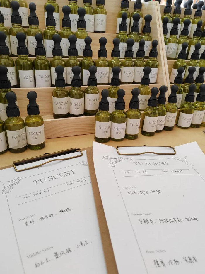 各种类型的手作是cos委托的高频行程。（图/新周刊记者 摄）