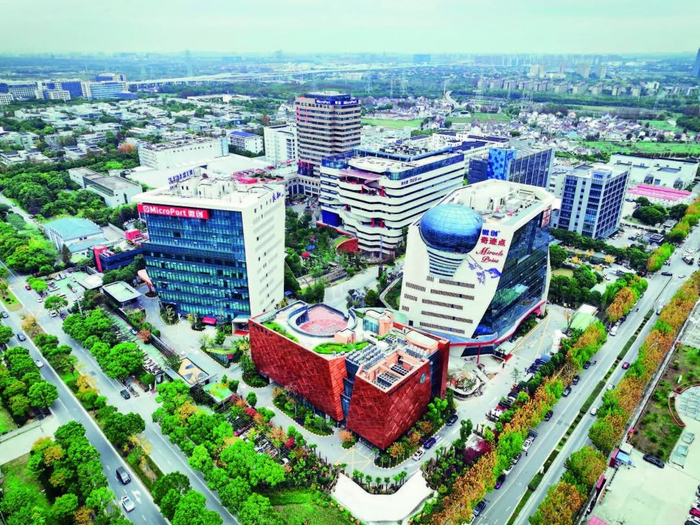 上图：位于上海张江科学城的微创集团。