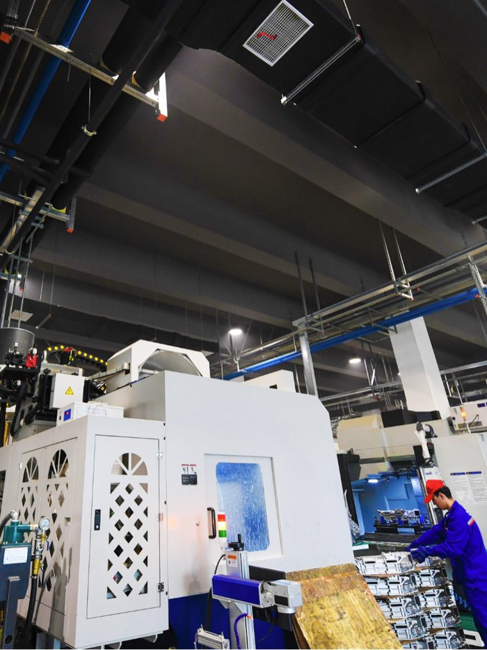 襄阳加快新能源汽车零配件研发。（湖北日报全媒记者田悦 通讯员陈旭勤 摄）