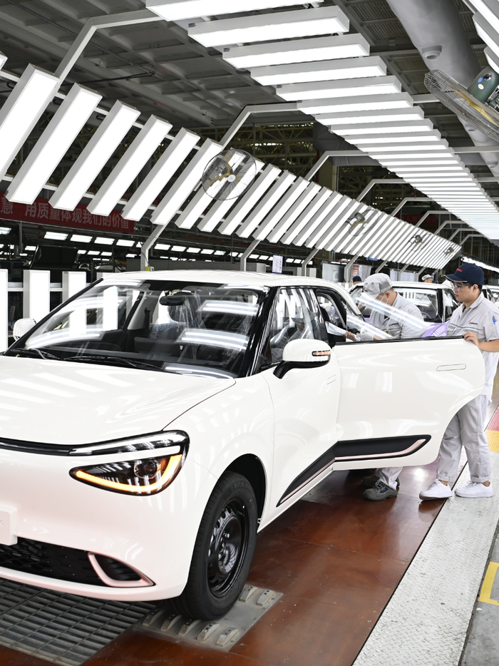 襄阳汽车产业抢跑新赛道。（湖北日报全媒记者田悦 通讯员谢勇 摄）