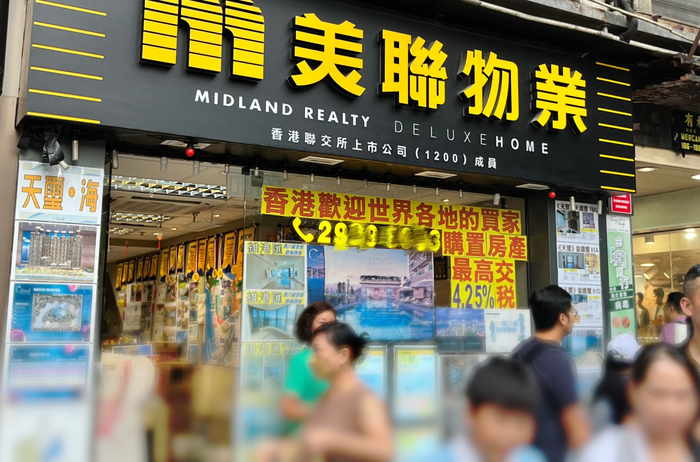 　　港府“撤辣”后市场气氛回暖，时代周报记者摄 