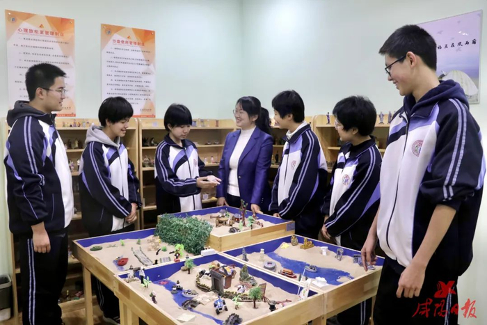 咸阳彩虹学校心理教师正在和学生开展心理健康交流活动。咸阳日报全媒体记者 周思文 摄（资料图）