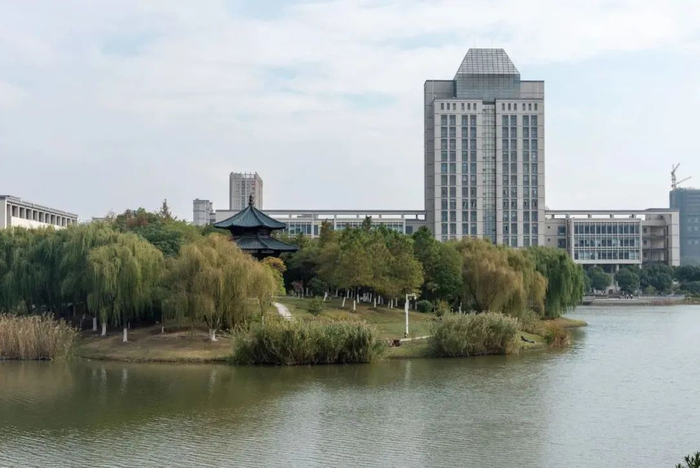 江南大学2022届应届毕业生，毕业生中有59.9%留在无锡，24.2%流向苏州和南京