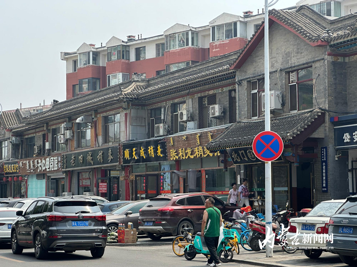 烧麦一条街聚集着大量烧麦馆