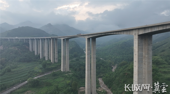 保阜高速黑崖沟2号特大桥。河北省交通运输厅 供图