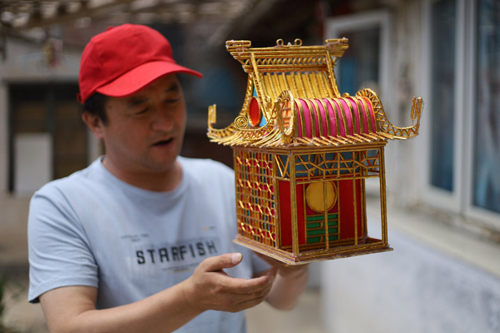 时金亮制作的戏楼灯笼