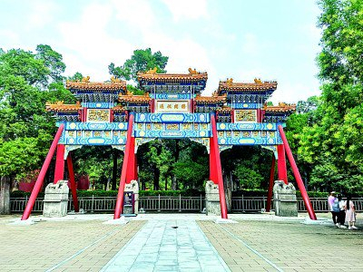 景山公园里修缮后的寿皇殿宝坊 李韵摄/光明图片