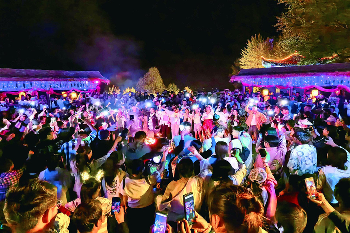 ▲火爆的油嘴湾新“夜”态。   牟泉 摄