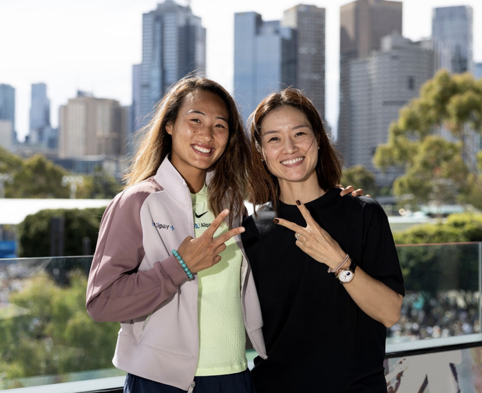 李娜和郑钦文的合影（图源：社交网络）