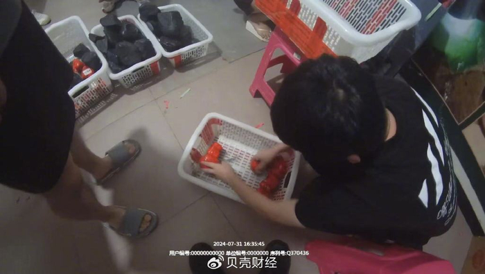 警方对多个“赌石”诈骗团伙开展抓捕。 上海浦东警方供图