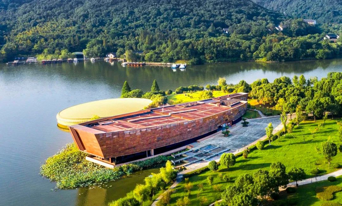 湘湖畔的跨湖桥遗址博物馆 图源：“湘湖研究院”微信公众号