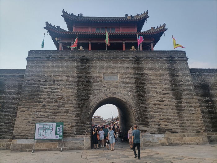 图1古城南门