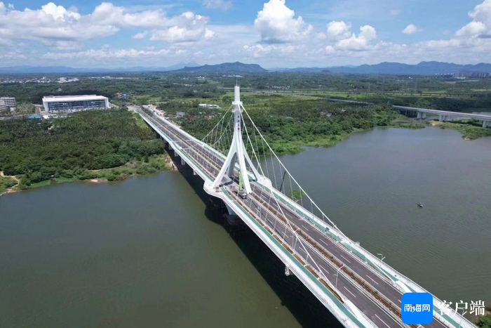 乐城大桥9月底通车，琼海与乐城产城融合将迈开重要一步。记者苏桂除摄