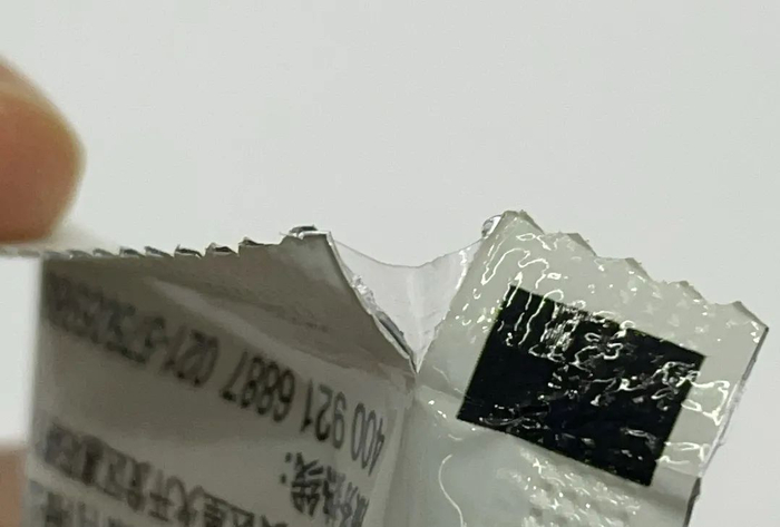 大幅变形而未能撕裂的包装薄膜材料