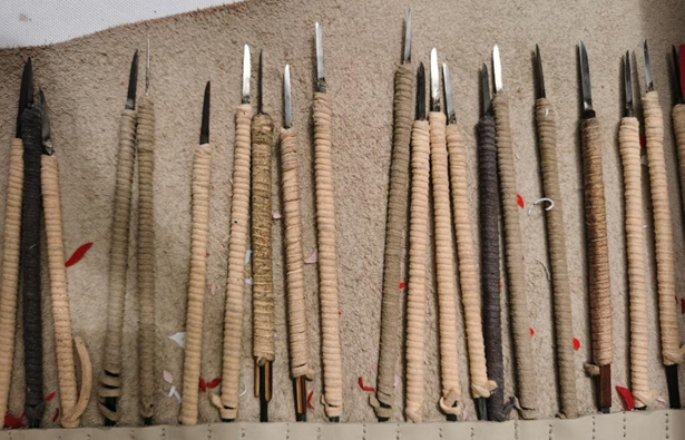 “蔚县剪纸”用到的部分工具