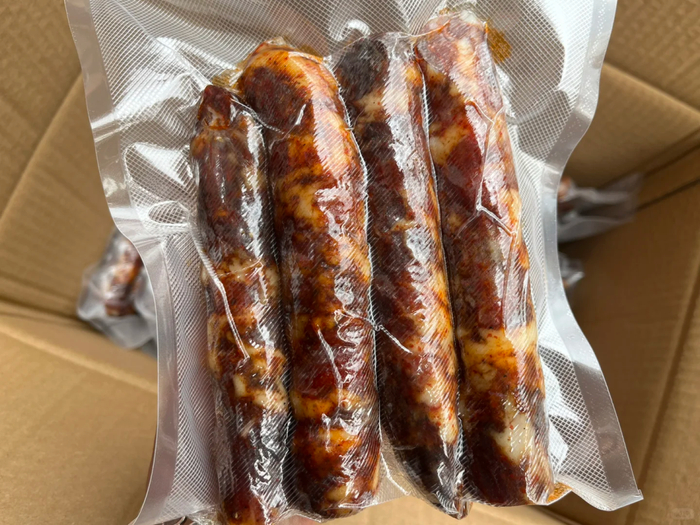 为了避免破损，真空包装袋需要有足够强的抗撕裂能力