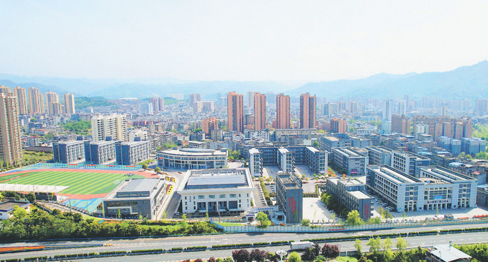 迁建的郧西县职业技术学校