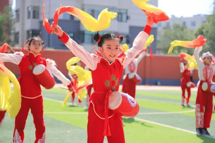 包头市各旗县（市、区）积极开展暑期托管服务，引导、帮助学生度过安全、快乐而有意义的假期。陈先达 摄