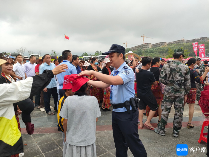 林宏谋开展日常的宣传、执勤等工作。图片由五指山警方提供
