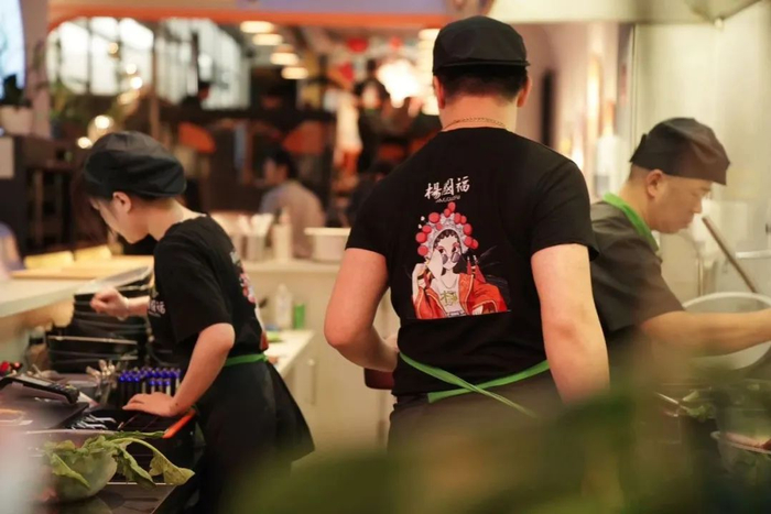 在海外，杨国福和张亮的麻辣烫已经成为招牌。