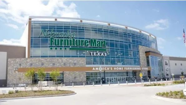 于得克萨斯州开设的最大的一家店