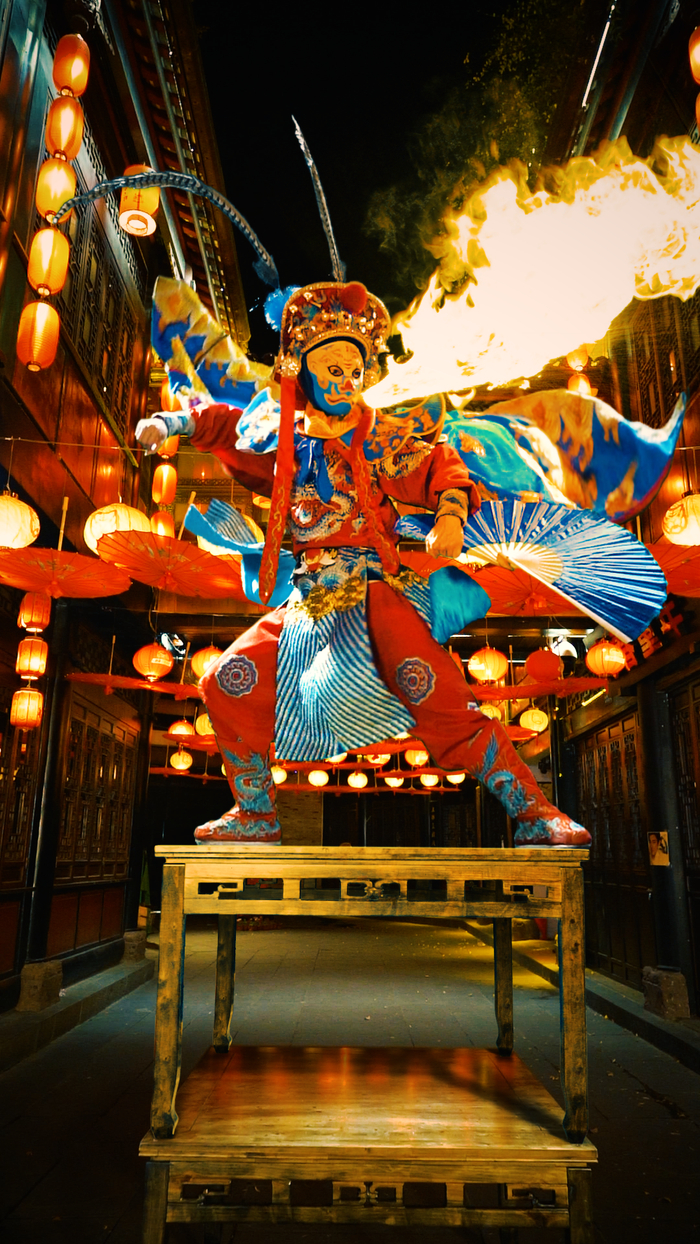 作品中融入川剧变脸及吐火 图片来源：受访者提供