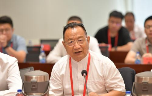 柳忠勤在研讨会上发言。人民网 张启川摄