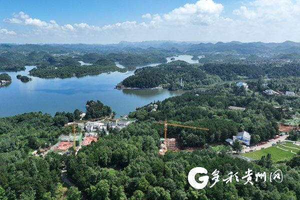 正在建设中的数字文化产业生态村落项目办公楼