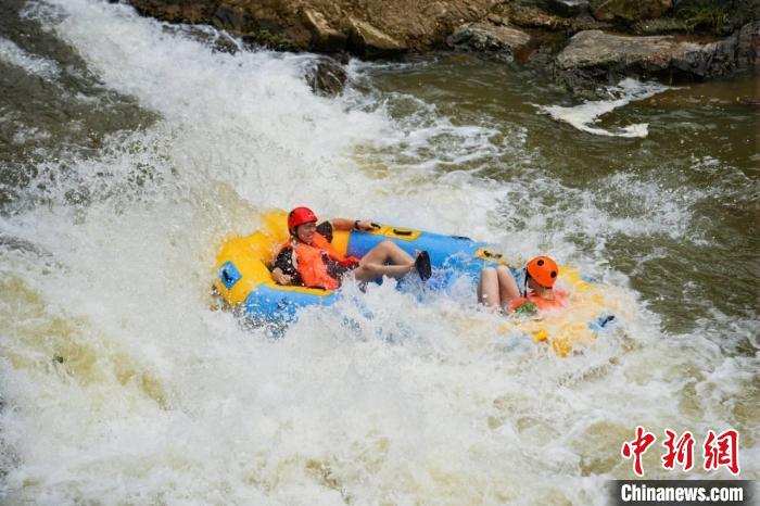 漂流主题乐园。　　　朱亮 供图