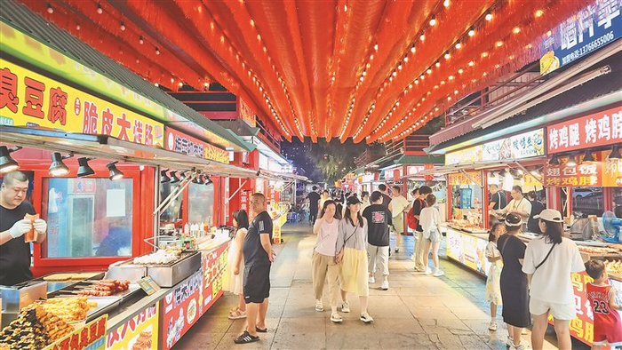 丰富的餐饮业态释放夜间经济活力。