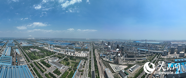 航拍临海靠港的首钢京唐公司全景。人民网记者 李兆民摄