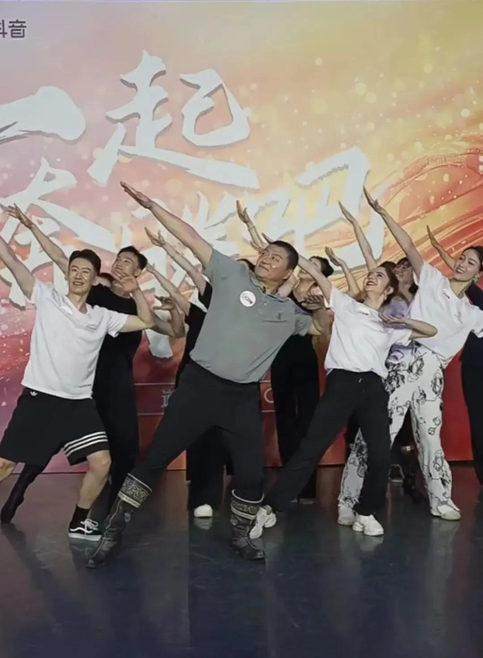 ▲姜铁红在“道中华”直播间表演（图片来源：道中华）