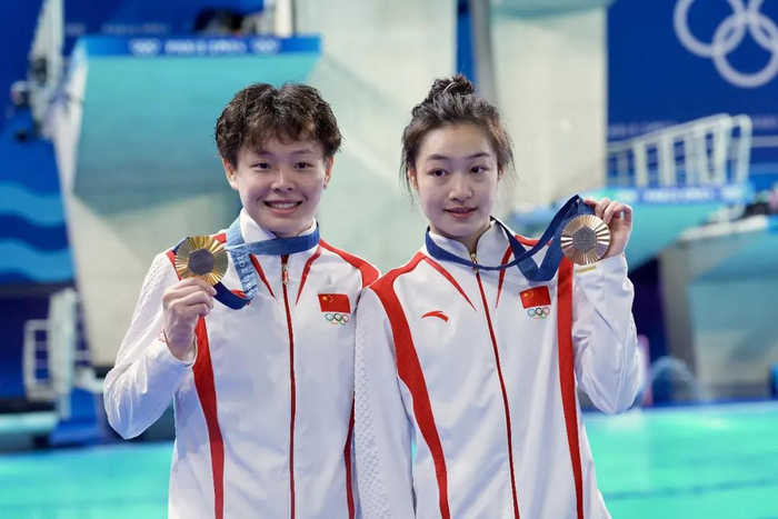 陈艺文（左）和昌雅妮夺得巴黎奥运会跳水女子双人三米板冠军