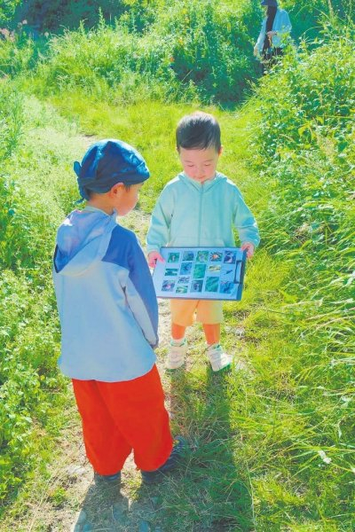     ▲小朋友们在云南大理参加苍山徒步之家组织的自然观察活动。　　　　　尤丽安/摄