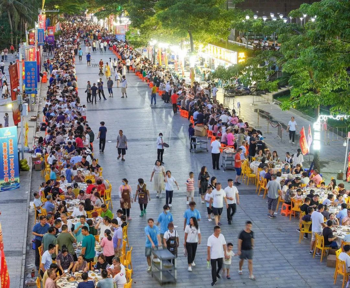 资料图：海陵岛举行开渔节系列活动，吸引国内外游客参加。梁文栋 摄