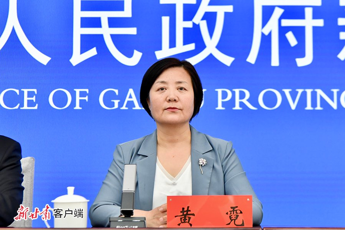 省商务厅副厅长黄霓