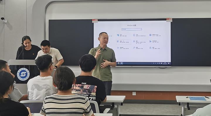 师生同上开学第一课