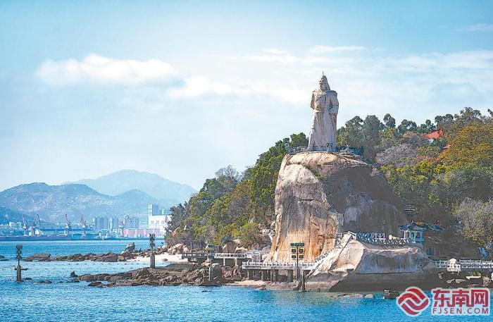 鼓浪屿上的郑成功雕像。福建日报记者 施辰静 摄