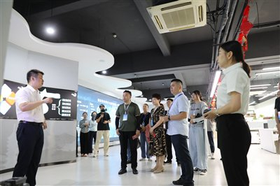 　　本版摄影  项飞