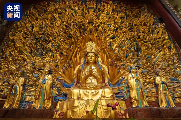 　　△重庆大足石刻宝顶山摩崖造像——千手观音。