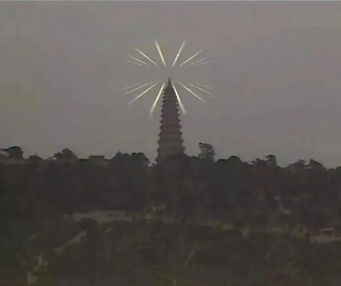 　　△86版《西游记》“扫塔辨奇冤”画面。