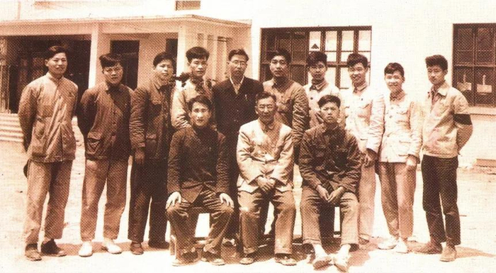 ▲20世纪60年代，建所初期的结构化学研究队伍。