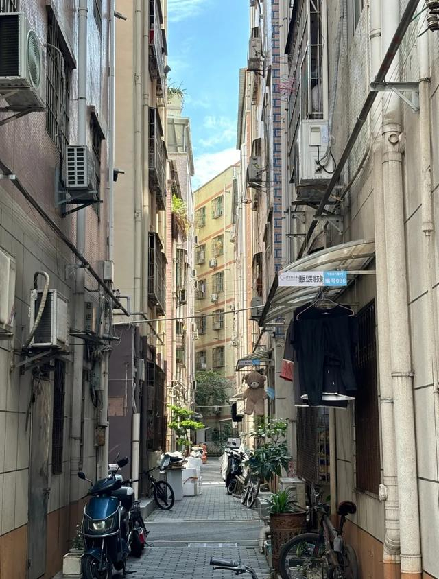 城中村一角。图/九派新闻 李恺